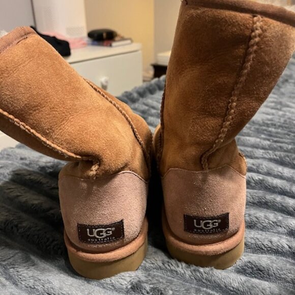 UGG Women's Classic Short Boots, Size 10, Style 5825, Chestnut - Picture 3 of 5